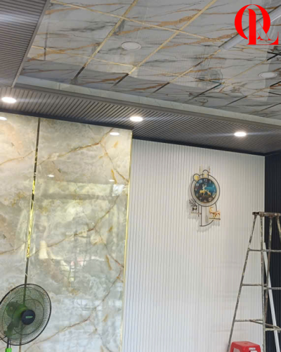 TẤM NHỰA ỐP TƯỜNG GIẢ ĐÁ - THI CÔNG TẠI BẾN TRE, VĨNH LONG